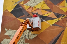 Prace nad muralem na budynku przy ul. Żeromskiego, fot.: Michał Kowalski