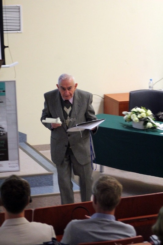 prof. dr hab. Andrzej K. Olszewski, Warszawa, Polska