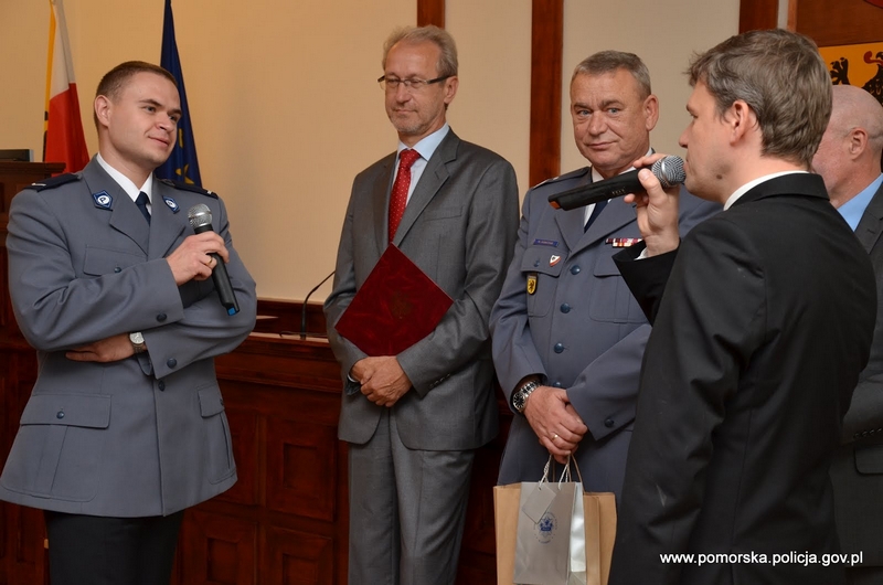 Sierż. Łukasz Matysiak z Komisariatu w Gdyni Chyloni zajął drugie miejsce wśród policjantów prewencji w plebiscycie „Policjant Pomorza 2012