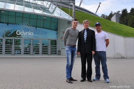 Od lewej Mark Selby - I miejsce w światowym rankingu Mariusz Machnikowski - dyrektor hali Jamie Jones - jedna z największych młodych gwiazd snookera, fot.: Dorota Nelke