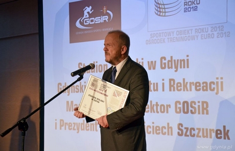 Wiceprezydent Gdyni - Pan Marek Stępa odebrał nagrodę przyznaną Stadionowi Miejskiemu w Gdyni przez Polski Klub Infrastruktury Sportowej w kategorii Sportowy Obiekt Roku - Ośrodek Treningowy Euro 2012