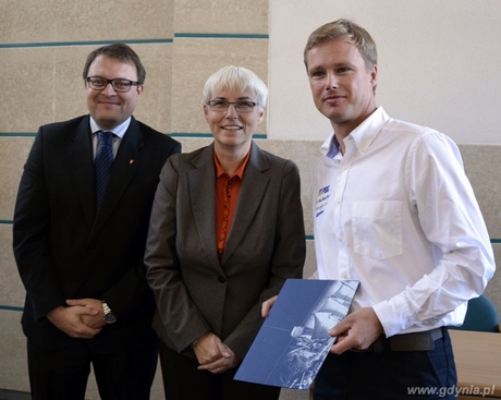 Marek Łucyk, dyrektor Gdyńskiego Ośrodka Sportu i Rekreacji; Joanna Zielińska, Pełnomocnik Prezydenta ds. Kultury Fizycznej i Sportu i Maciej Grabowski, fot.: Paulina Filipowicz