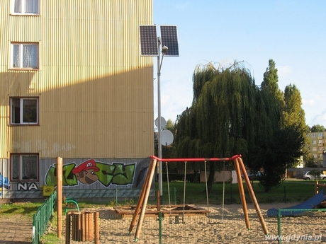Latarnia solarna na gdyńskim placu zabaw- materiały prasowe Urzędu Miasta Gdyni