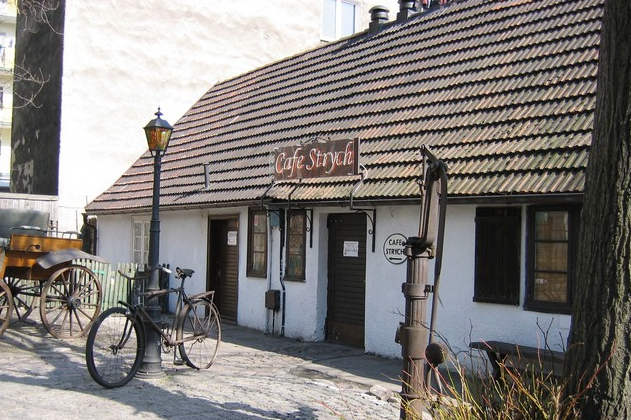 Budynek mieszkalny z końca XIX w., Plac Kaszubski 7 a-b, wpis z dn, 27.12.2005 r. nr 1768 (d. 1262)