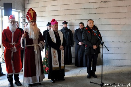 Uroczystość zawieszenia wiechy na budynku stacjonarnego hospicjum dla dzieci w Gdyni / fot. Dorota Nelke