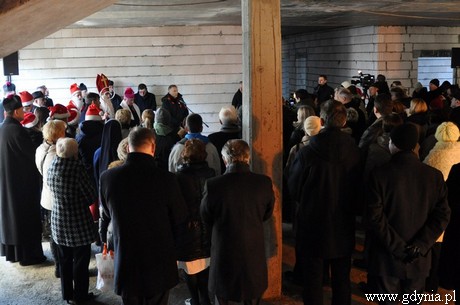 Uroczystość zawieszenia wiechy na budynku stacjonarnego hospicjum dla dzieci w Gdyni / fot. Dorota Nelke