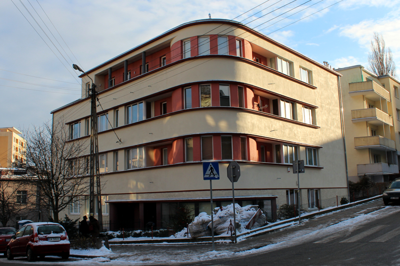 Wyremontowane w 2012 r. elewacje budynku przy ul. Słupeckiej 9