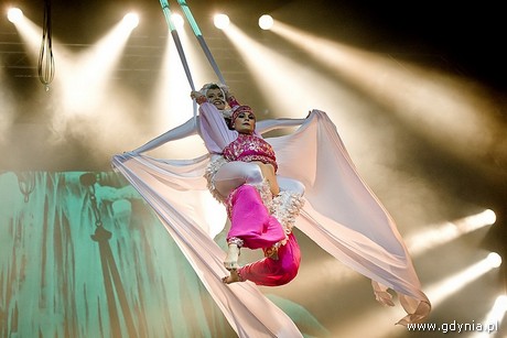Przygody Sinbada - spektakl Gdyńskiego Akrobatycznego Teatru Tańca „MIRA - ART / fot. www.studiolinnenn.pl