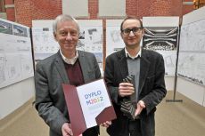 Łukasz Mandziara z promotorem dr. inż. arch. Andrzejem Prusiewiczem