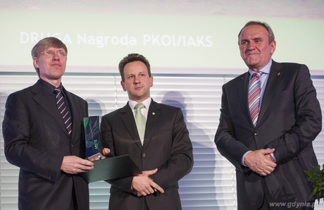 Od prawej: Prezes Polskiego Komitetu Olimpijskiego Andrzej Kraśnicki, Prezes Polskiego Stowarzyszenia Rozwoju Infrastruktury Sportu i Rekreacji IAKS Polska Zbigniew Klonowski i dyrektor Hali Sportowo-Widowiskowej GDYNIA Mariusz Machnikowski