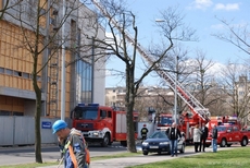 W akcji gaśniczej Teatru Muzycznego uczestniczyło 6 zastępów straży pożarnej, fot. Mateusz Skowronek