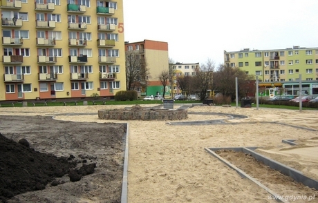Trwa budowa dwóch nowych placów zabaw u zbiegu ulic Uczniowskiej i Nauczycielskiej, fot. ZDiZ w Gdyni
