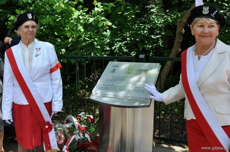 Odsłonięcie przy ul. Prusa tablicy upamiętniającej ofiary terroru stalinowskiego w latach 1945-56 / fot. Dorota Nelke