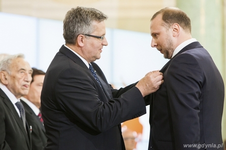 Prezydent RP Bronisław Komorowski odznaczył Złotym Krzyżem Zasługi Michała Kaszczuka, fot. Łukasz Kamiński, Oficjalny Serwis Fotograficzny Kancelarii Prezydenta RP