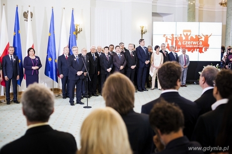 Prezydent RP Bronisław Komorowski wręczył odznaczenia państwowe osobom aktywnie zagospodarowującym polską wolność w różnych dziedzinach życia: kulturze, biznesie, nauce, fot. Łukasz Kamiński, Oficjalny Serwis Fotograficzny Kancelarii Prezydenta RP