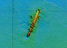 Wrak okrętu podwodnego - zdjecie sonarowe biura hydrograficznego Wielkiej Brytanii