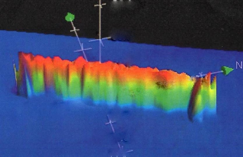 Wrak okrętu podwodnego - zdjecie sonarowe biura hydrograficznego Wielkiej Brytanii
