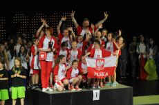 zwycięski zesp&oacute;ł z klubu tanecznego Świat Tańca