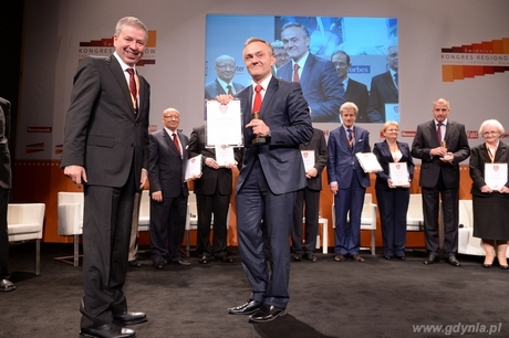 Prezydent Gdyni Wojciech Szczurek odebrał nagrodę dla najlepszego prezydenta miasta na IV Ogólnopolskim Kongresie Regionów, fot. Grzegorz Szymański