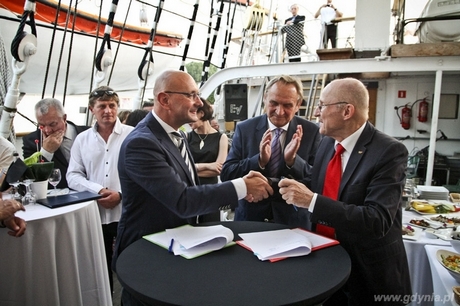 Od lewej: Ivo Ferriani, prezydent FIBT, Andrzej Kraśnicki, Prezes PKOl, Willi Lemke, doradca Sekretarza Generalnego ONZ, fot. P. Kozłowski