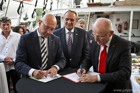 Od lewej: Ivo Ferriani, prezydent FIBT, Andrzej Kraśnicki, Prezes PKOl, Willi Lemke, doradca Sekretarza Generalnego ONZ, fot. P. Kozłowski