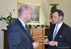 Wiceprezydent Gdyni Marek Stępa i J.E. Makoto Yamanaka, fot. Michał Kowalski
