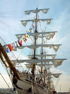 Meksykański żaglowiec Cuauhtemoc w Gdyni (2003 r.) / fot. Maurycy Śmierzchalski