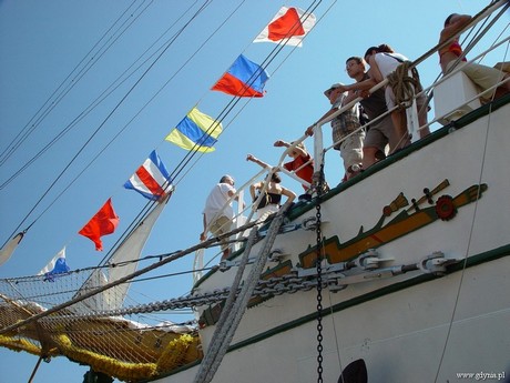 Meksykański żaglowiec Cuauhtemoc w Gdyni (2003 r.) / fot. Maurycy Śmierzchalski