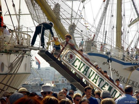 Meksykański żaglowiec Cuauhtemoc w Gdyni (2003 r.) / fot. Maurycy Śmierzchalski