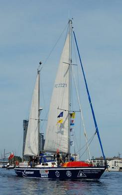 Jacht Barlovento II wypływa z Gdyni