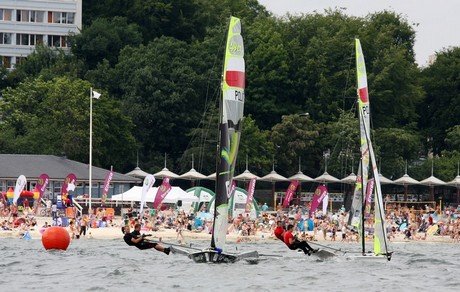 Duże prędkości i niesamowity dynamizm łódek - ściganie w tej olimpijskiej klasie to nie lada wyzwanie / fot. Beata Zarach 49er Grand Prix Gdynia