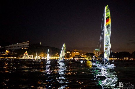 Nocny wyścig w ramach regat Lotto 49er Grand Prix Gdynia / fot. Paweł Bielecki