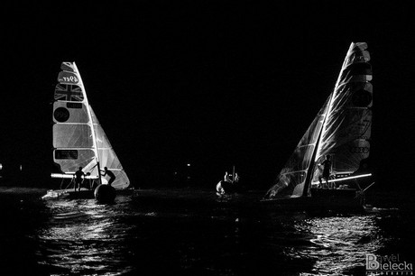 Nocny wyścig w ramach regat Lotto 49er Grand Prix Gdynia / fot. Paweł Bielecki