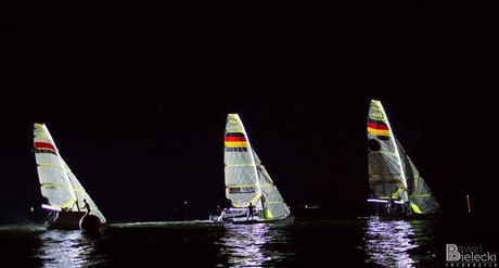 Nocny wyścig w ramach regat Lotto 49er Grand Prix Gdynia / fot. Paweł Bielecki