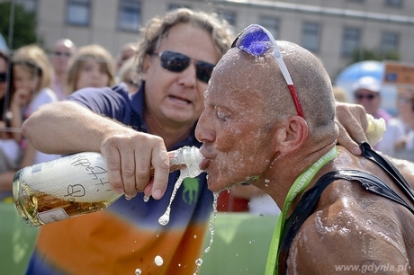 Robert Rozmus na mecie Herbalife Triathlon Gdynia 2013, fot. Maciej Czarniak