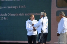 Olga Beresneyeva otrzymuje dyplom z rąk Prezesa BCT Gdynia Krzysztofa Szymborskiego, fot. Michał Kowalski