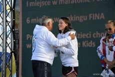 Christine Jennings otrzymuje dyplom i medal z rąk Prezesa BCT Gdynia Krzysztofa Szymborskiego, fot. Michał Kowalski