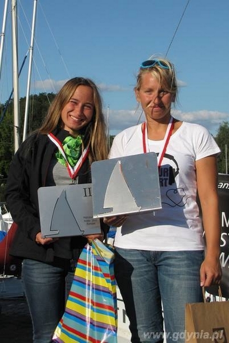 Nicole Rydz (po lewej) zajęła pierwsze miejsce w kategorii Juniorek i II w kategorii Seniorek na Mistrzostwach Polski Klas Olimpijskich 2013