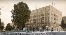 widok na pomnik z ul. Dworcowej (od strony placu Konstytucji)