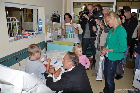 Uśmiechnięte odwiedziny u małych pacjentów Szpitala Miejskiego w Gdyni, fot. Michał Kowalski