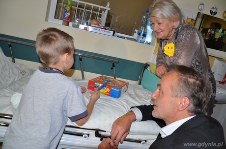 Uśmiechnięte odwiedziny u małych pacjentów Szpitala Miejskiego w Gdyni, fot. Michał Kowalski
