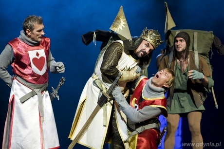 „Spamalot, czyli Monty Python i Święty Graal w Teatrze Muzycznym w Gdyni, fot. Teatr Muzyczny