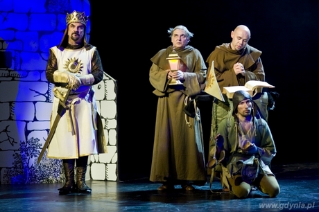 „Spamalot, czyli Monty Python i Święty Graal w Teatrze Muzycznym w Gdyni, fot. Teatr Muzyczny