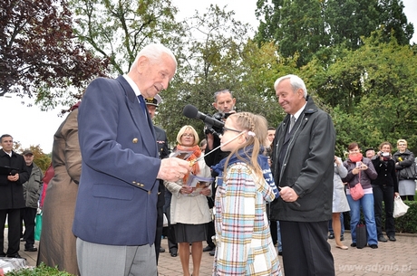 Uczniowie klas pierwszych Szkoły Podstawowej nr 26 im. Żołnierzy Armii Krajowej zostali pasowani na uczniów, fot. Michał Kowalski