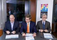 Na zdjęciu od lewej: lider Sunderlandu Paul Watson, burmistrz Rygi Nils Usakovs oraz przewodniczący Rady Miasta Gdyni Stanisław Szwabski, fot. Eurocities