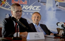 Erich Wolf i Prezydent Gdyni Wojciech Szczurek na konferencji prasowej Red Bull Air Race 2014, fot. Maciej Czarniak