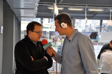 Dyrektor GOSiRu Marek Łucyk opwoiada o spocie Gdynia pozdrawia, fot. Michał Kowalski