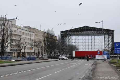 Trwają prace przy budowie sylwestrowej sceny, fot. Michał Kowalski