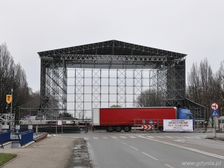 Trwają prace przy budowie sylwestrowej sceny, fot. Michał Kowalski