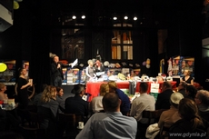 Licytacja w Teatrze Miejskim podczas 22. finału Wielkiej Orkiestry Świątecznej Pomocy, fot. Dorota Nelke